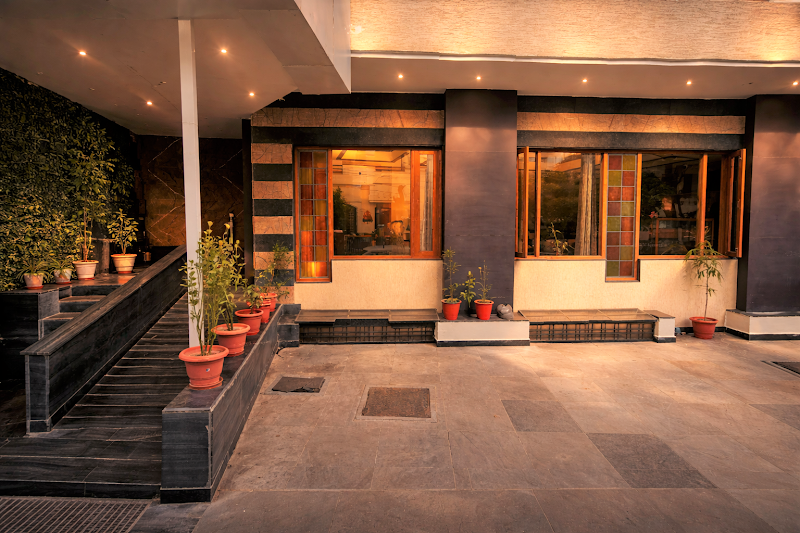 Hotel Mandovin - A Premium Hotel In Udaipur - Hotel Mandovin - A Premium Hotel In Udaipur 5 A, BN College Rd, opp. M.B. Ground, Govindpura, Subhash Nagar, Udaipur, Rajasthan 313002, India