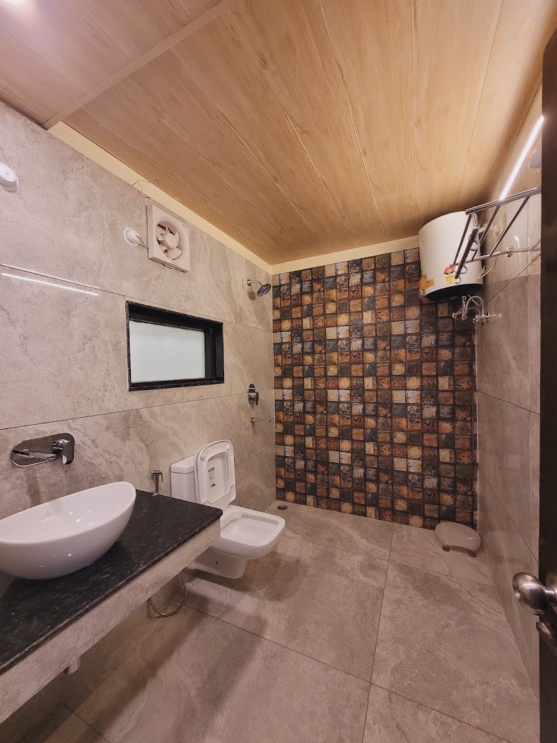 Hotel Hidden Chalet - Hotel Hidden Chalet, near Kurmanchal Bank, Mallital, Nainital, Uttarakhand 263001, India