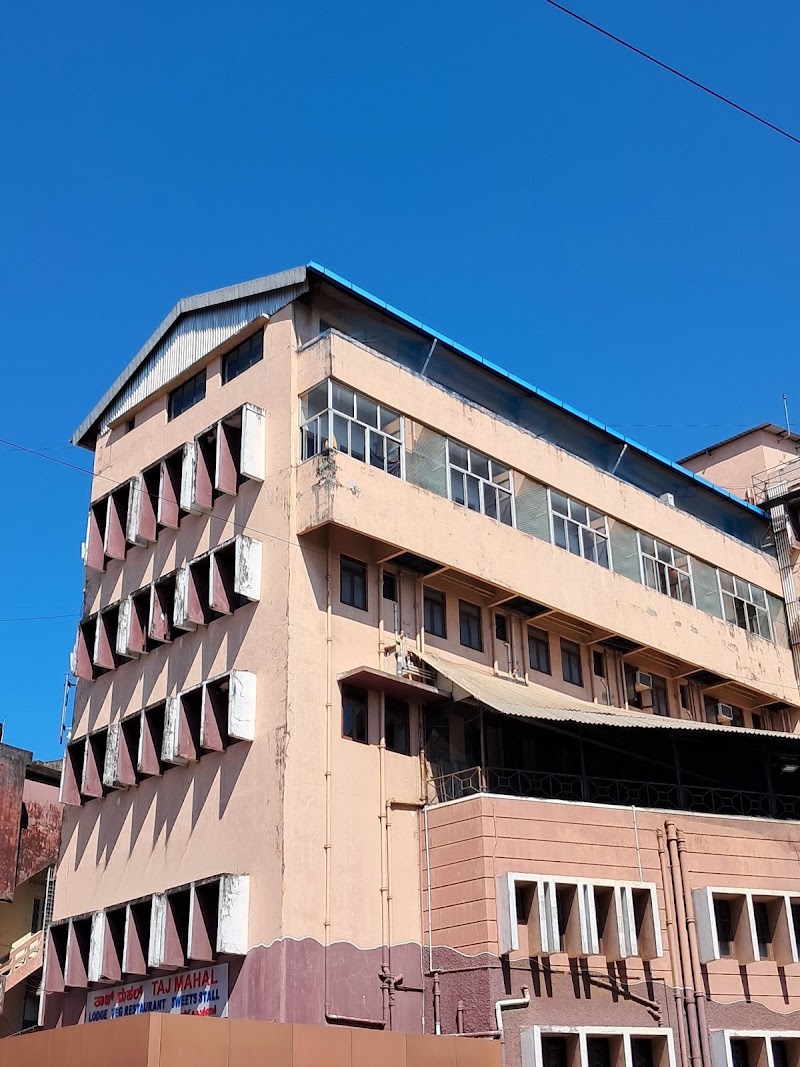hampankatta - hampankatta, VRCV+V9M, Hampankatta, Mangaluru, Karnataka 575001, India