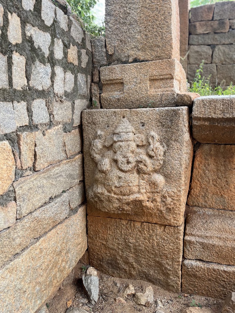 Domed Gateway of Hampi - Domed Gateway of Hampi, 8F5P+Q5H, Daroji-Kamlapura Rd, Kamalapura, Karnataka 583221, India