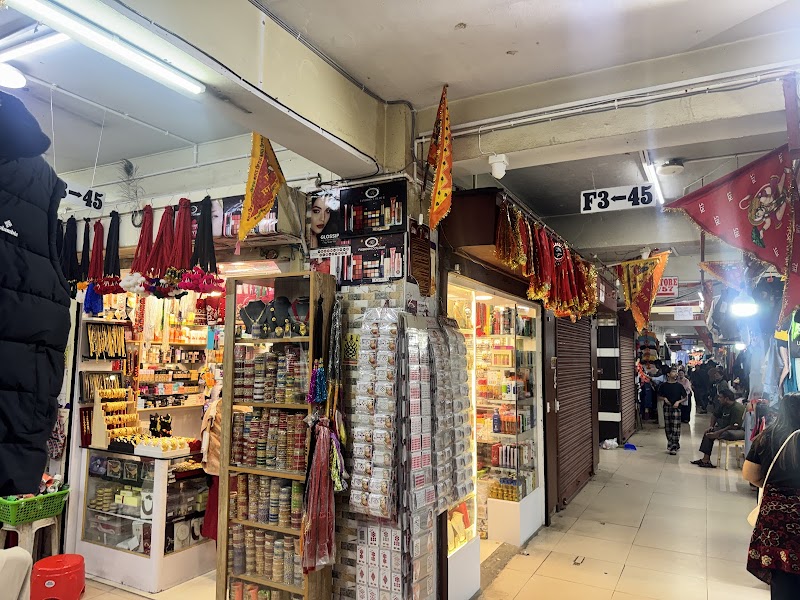 Lal market - Lal market shop no.15, Kanchenjunga shopping complex, 4thfloor, Lal Market Rd, Vishal Gaon, Gangtok, Sikkim 737101, India