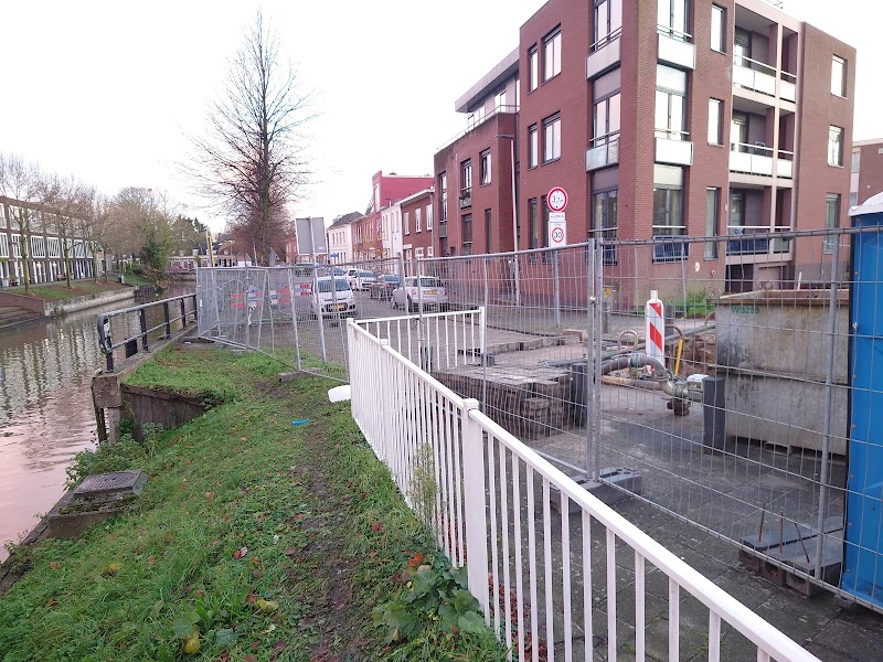 The Red Bridge - The Red Bridge, Loevenhoutsedijk 78, 3552 AE Utrecht, Netherlands
