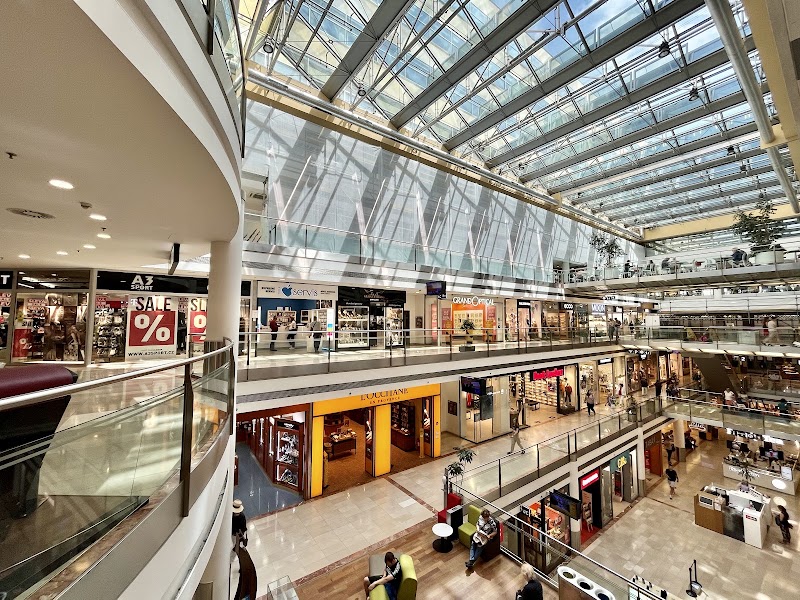 OC Flora - OC Flora, Vinohradská 2828/151, 130 00 Praha 3-Žižkov, Czechia