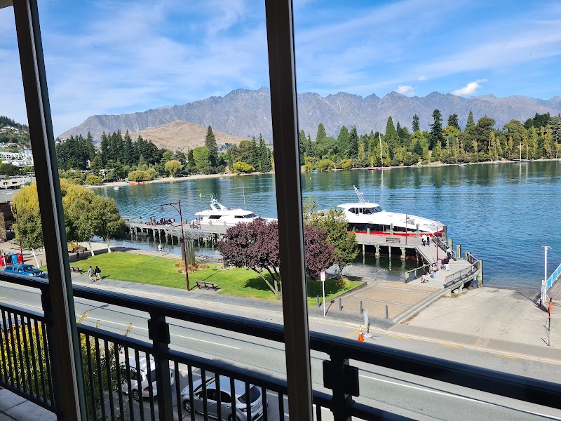 The Waterfront - The Waterfront, 109 Beach Street, Queenstown 9300, New Zealand
