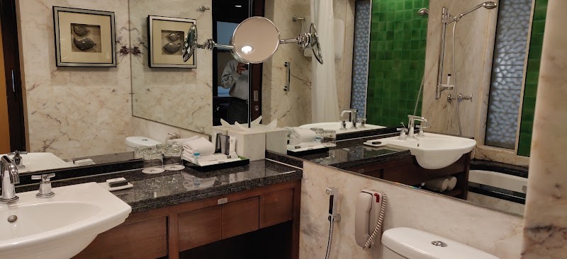 Hyderabad Marriott Hotel & Convention Centre - Hyderabad Marriott Hotel & Convention Centre, Tank Bund Rd, opposite Hussain Sagar, Bhagyalaxmi Nagar, Lake, Hyderabad, Telangana 500080, India