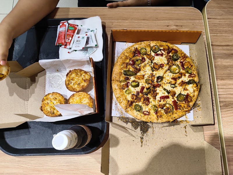 Little Caesars Pizza, Golf Course Road - Little Caesars Pizza, Golf Course Road, Unit No.15, Ground Floor, Golf Course Rd, Parsvnath Exotica, DLF Phase 5, Sector 42, Gurugram, Haryana 122011, India