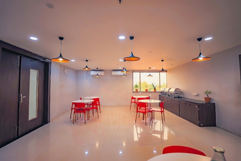 HOTEL CRYSTAL URBAN PARK - HOTEL CRYSTAL URBAN PARK 493/1629, Gopabandhu Sadan, 493, 1629, near Sriya Talkies, Railway Yard and Washing Line, Kharvela Nagar, Bhubaneswar, Odisha 751001, India