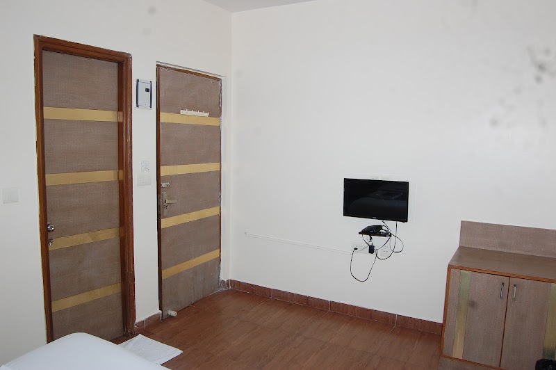 Hotel Taurus - Hotel Taurus, Plot No.-81, Panchsheel Enclave, Jawahar Lal Nehru Marg, Vishnu Enclave, Chandrakala Colony, Durgapura, Jaipur, Rajasthan 302018, India