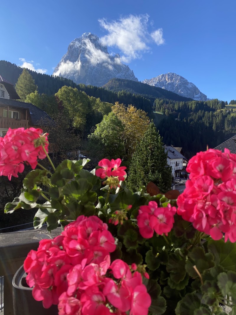 Garni Hotel Max - Garni Hotel Max Str. Cisles, 21, 39047 Santa Cristina Valgardena BZ, Italy