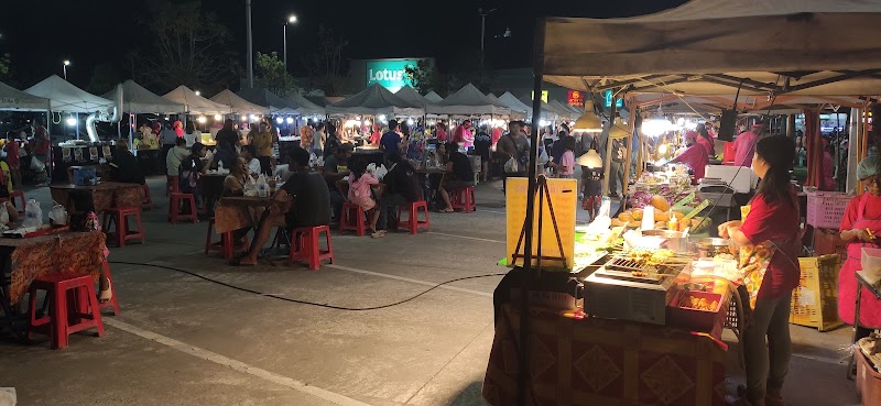 Friday night market - Friday night market R8RM+4JC, Chalong, Mueang Phuket District, Phuket 83000, Thailand