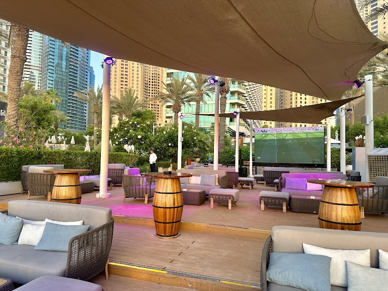 Wavebreaker Beachside Restaurant - Wavebreaker Beachside Restaurant Beach Level - Tower A - The Walk - مرسى دبي - دبي مارينا - دبي - United Arab Emirates