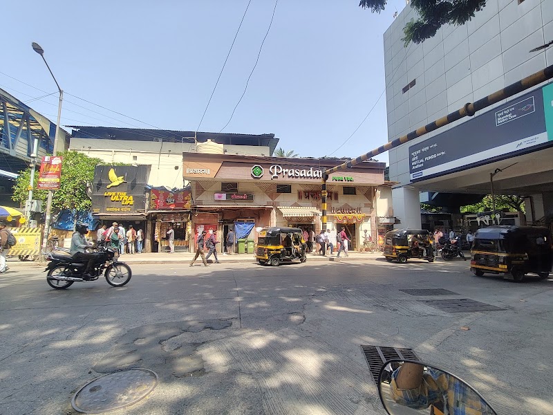 Andheri Local Station - Andheri Local Station 4R9X+X58, Railway Colony, Andheri East, Mumbai, Maharashtra 400069, India