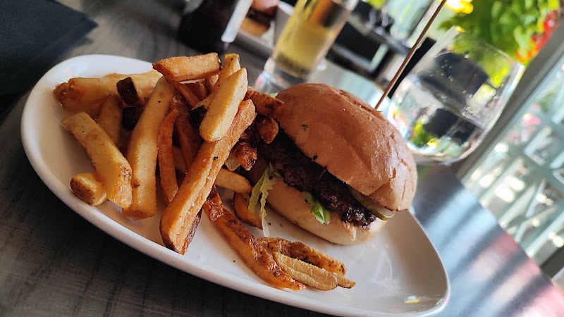 Zees Wine Bar & Grill - Zees Wine Bar & Grill 92 Picton St, Niagara-on-the-Lake, ON L0S 1J0, Canada