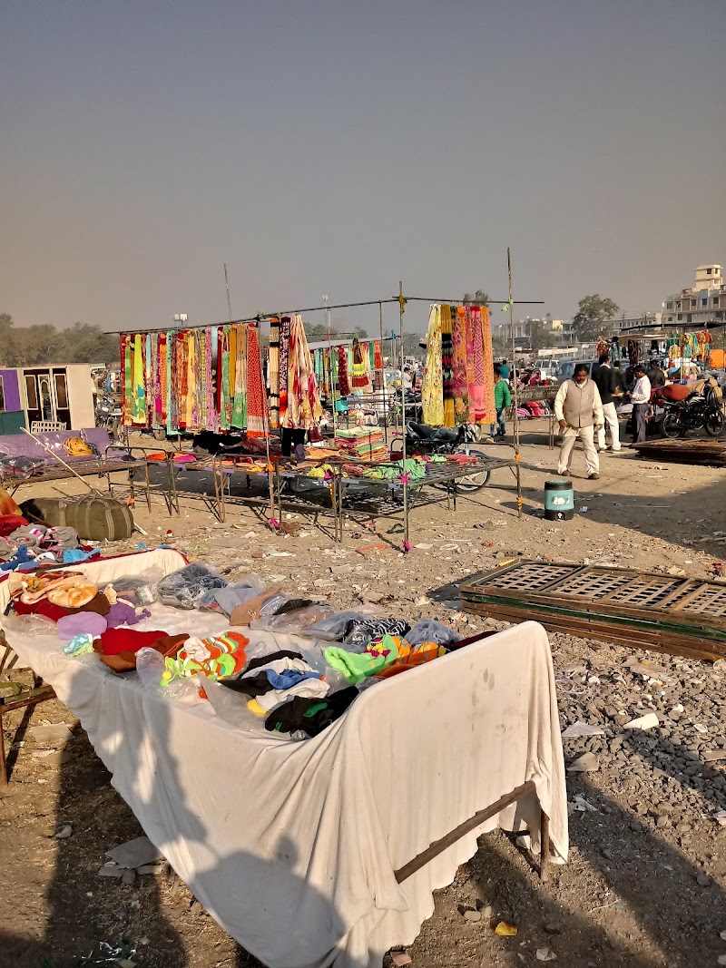 Rajkot Ravivari Market - Rajkot Ravivari Market, Doordarshan Kendra Colony, GIDC, Rajkot, Gujarat 360003, India