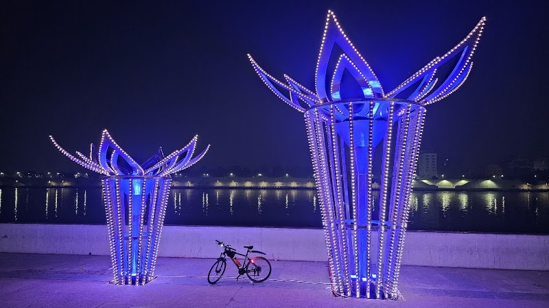 Sabarmati Riverfront Walkway - Sabarmati Riverfront Walkway, 2HQC+GRW, Sabarmati Riverfront Walkway W, Shreyas Colony, Navrangpura, Ahmedabad, Gujarat 380009, India