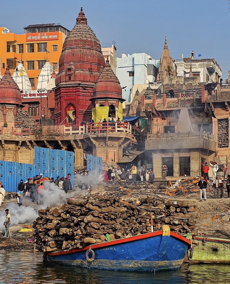 Kashi Vishwanath Jyotirlinga Temple, (Varanasi) - Kashi Vishwanath Jyotirlinga Temple, (Varanasi) 27/1, Gwal Das Shau Ln, Ghasi Tola, Varanasi, Uttar Pradesh 221001, India