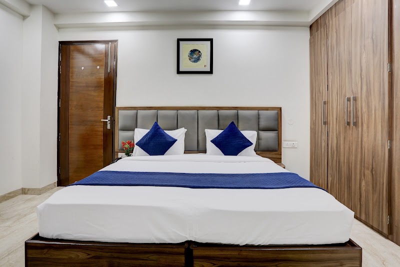 Hotel Golden Royal - Hotel Golden Royal 12A, Drishti Accessories, Saraswati Marg, opposite Nellai Annapoorna, Block 12A, WEA, Karol Bagh, New Delhi, Delhi, 110005, India