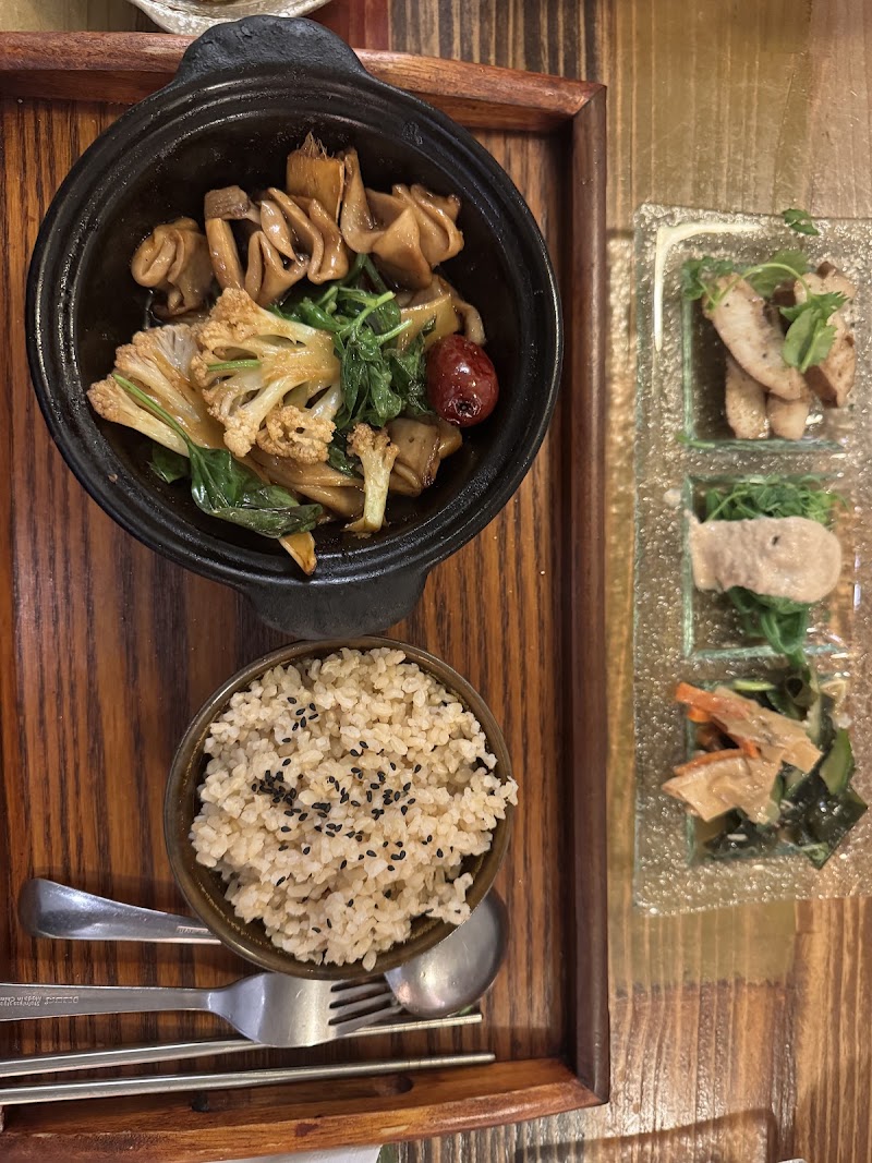 全養知異國蔬食 莊敬店 - 全養知異國蔬食 莊敬店 No. 440號, Zhuangjing Rd, Sanzhang Village, Xinyi District, Taipei City, Taiwan 110