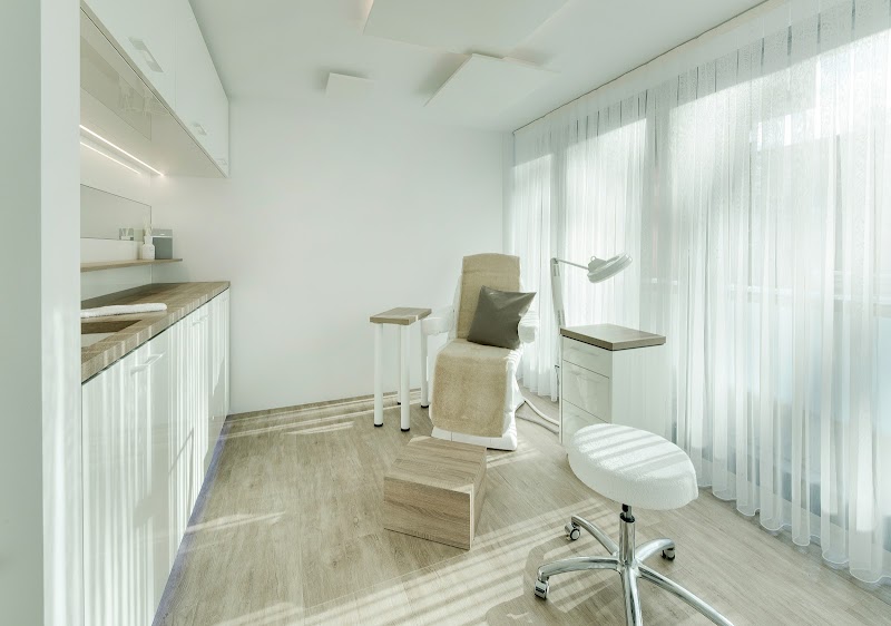 Kosmetikinstitut Aurora - Kosmetikinstitut Aurora Müllerstraße 11, 6020 Innsbruck, Austria
