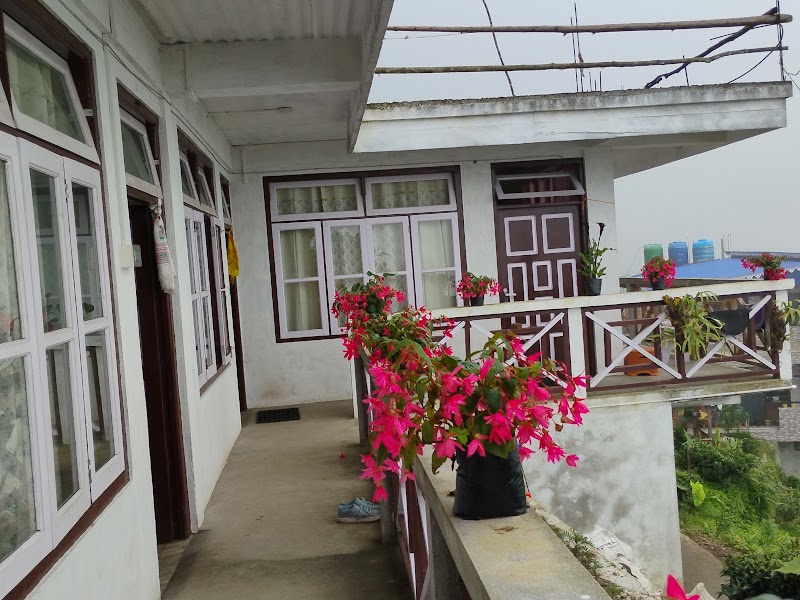 Dumi khim (homestay) - Dumi khim (homestay) Bhutia Busty, Dawaipani, Lebong and Mineral Spring Tea Garden, West Bengal 734105, India