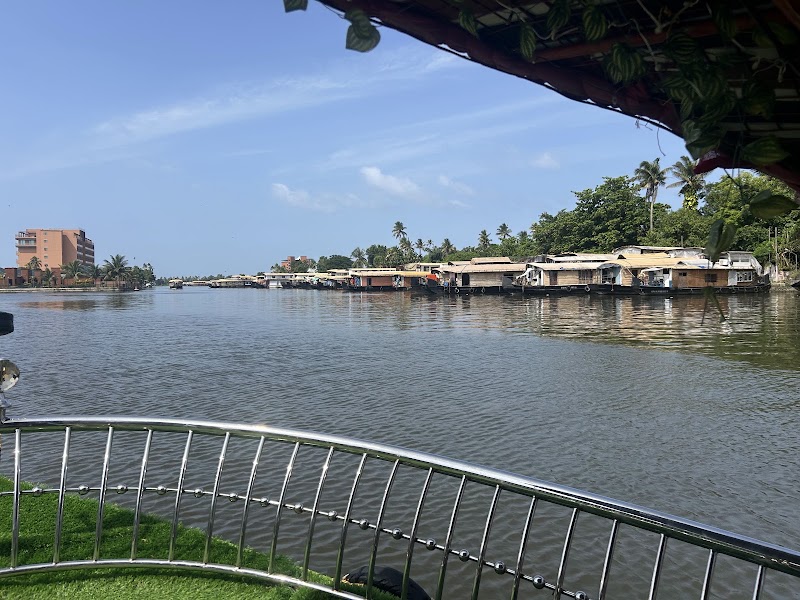 Alleppey boat cruise starting point