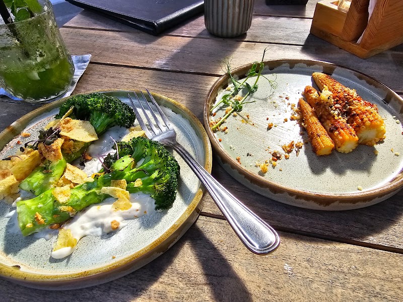 Oops Restaurant and Bar - Oops Restaurant and Bar, F7V7+3FM, Jl. Raya, Ubud, Kecamatan Ubud, Kabupaten Gianyar, Bali 80571, Indonesia