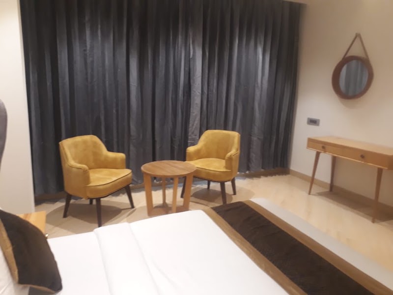 Hotel Notting Hill, Mussoorie (10 Min Walk From Mall Road With Car Parking) - Hotel Notting Hill, Mussoorie (10 Min Walk From Mall Road With Car Parking) Radisson Road, Library Chowk, Mall Rd, above Paid Parking, The Mall Road, Mussoorie, Uttarakhand 248179, India