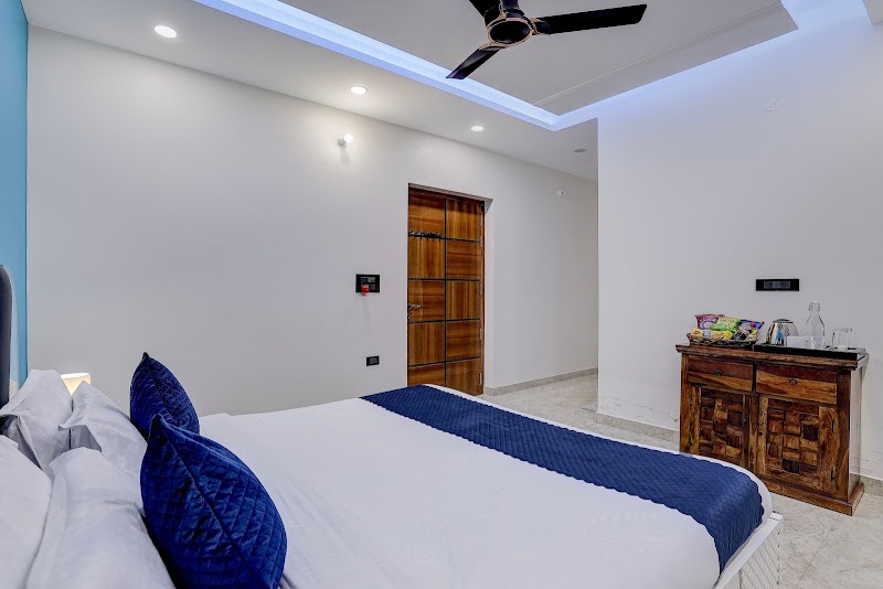 Alaya Stays by ELIVAAS Amaltas Aravali - Alaya Stays by ELIVAAS Amaltas Aravali Farm No C-69, Ansal Aravali Retreat, near PATHWAYS WORLD SCHOOL, Block C, Gurugram, Haryana 122102, India