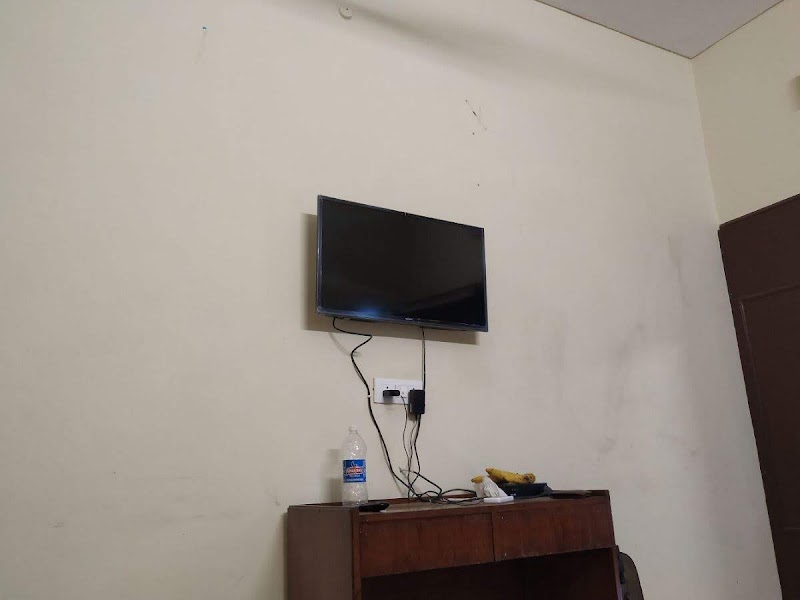 Hotel Executive - Hotel Executive 13, Madan Mohan Malviya Marg, Parehta, Gokhale Vihar, Butler Colony, Lucknow, Uttar Pradesh 226001, India