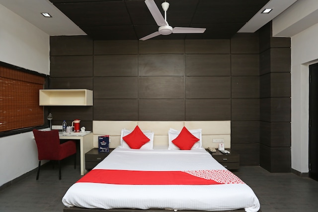 OYO Hotel Queens Club Of India - OYO Hotel Queens Club Of India 26, VIP Rd, Rajiv Gandhi Marg, Vishal Nagar, Raipur, Chhattisgarh 492001, India