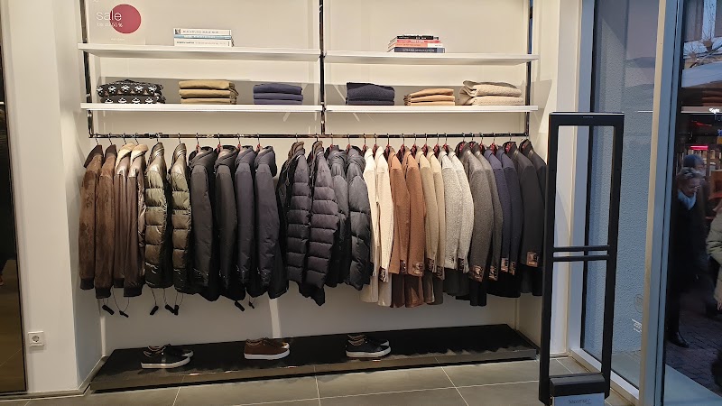 windsor. Store Frankfurt - windsor. Store Frankfurt, Hochstraße 53, 60313 Frankfurt am Main-Innenstadt I, Germany