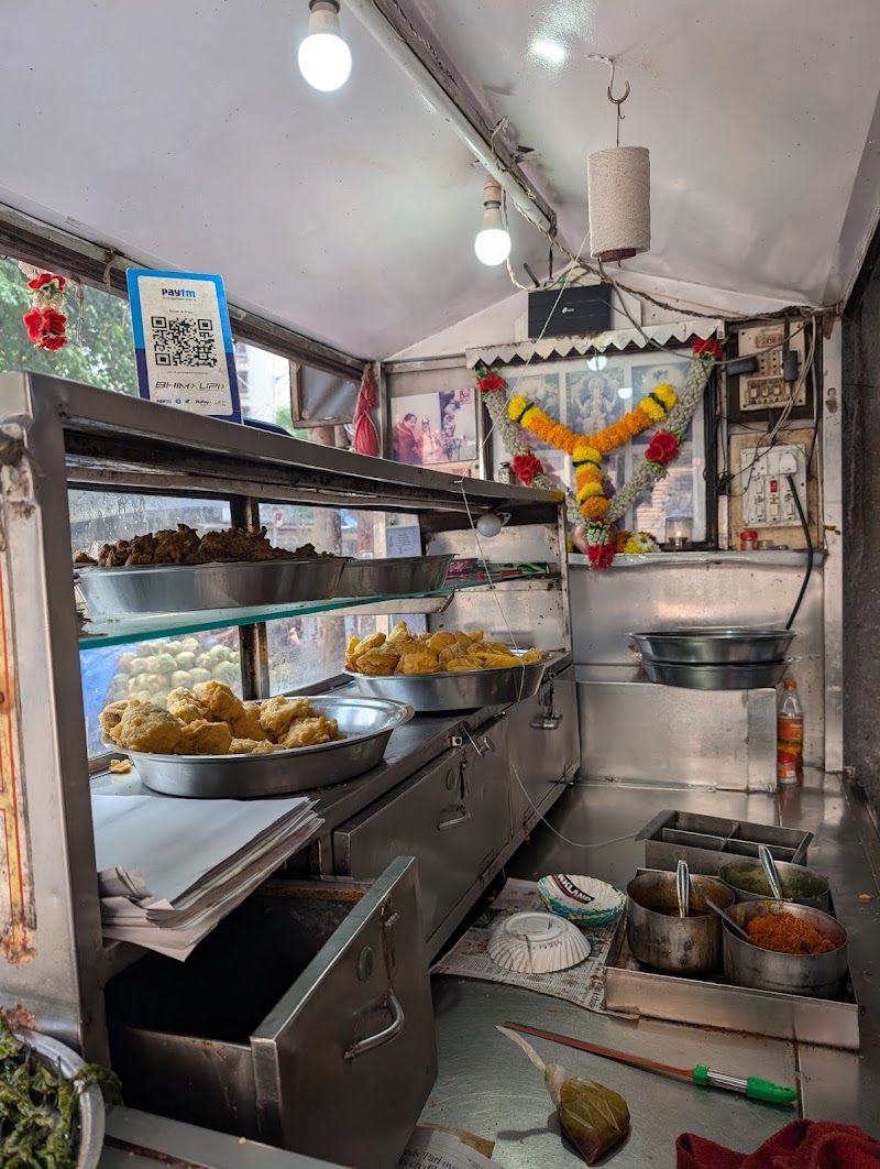 Shri Swami Samarth Vada Pav Stall - Shri Swami Samarth Vada Pav Stall, 2RFR+FF5, Ram Maruti Marg, near Shivaji Park Police Station, Dadar West, Dadar, Mumbai, Maharashtra 400028, India