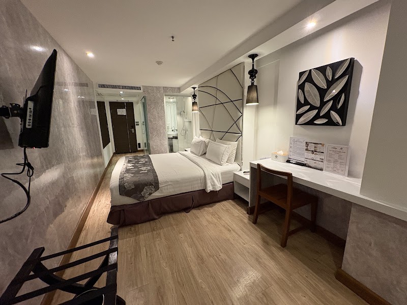 Sukhumvit Suites Hotel - Sukhumvit Suites Hotel 403-403/1, 407 407/1 Sukhumvit Rd, Khwaeng Khlong Toei Nuea, Watthana, Krung Thep Maha Nakhon 10110, Thailand