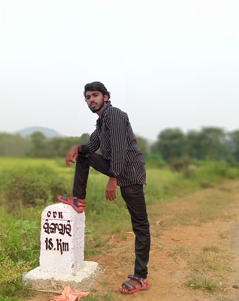 FL Off Shop - FL Off Shop, M697+HH9, Jharigam Rd, Gulipatna, Umerkote, Odisha 764073, India