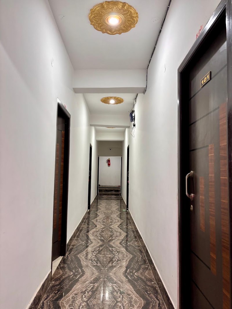 Hotel R Glory - Hotel R Glory Kuntu Pal Market,Vijay Singh Yadav Path, Tribhuvan More, Saguna Khagaul Rd, Mustafapur, Patna, Bihar 801105, India