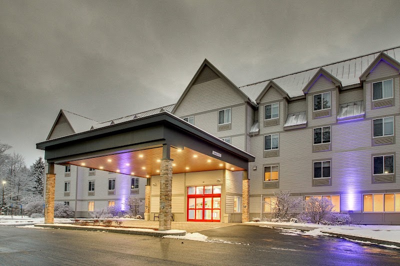 Holiday Inn Express & Suites Lincoln East - White Mountains by IHG