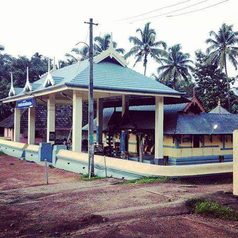 Vallachira Bhagavan Bhagavathi Temple - Vallachira Bhagavan Bhagavathi Temple, Ambalanada Rd, Vallachira, Thrissur, Kerala 680562, India