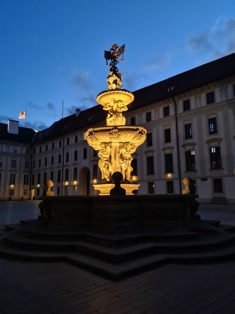 Kohl's Fountain - Kohl's Fountain, Druhé nádvoří Pražského hradu, 119 00 Praha 1-Hradčany, Czechia