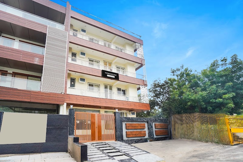 Super Townhouse Sector 121 - Super Townhouse Sector 121 Pocket No. 48, Sector 121, Noida, Uttar Pradesh 201316, India