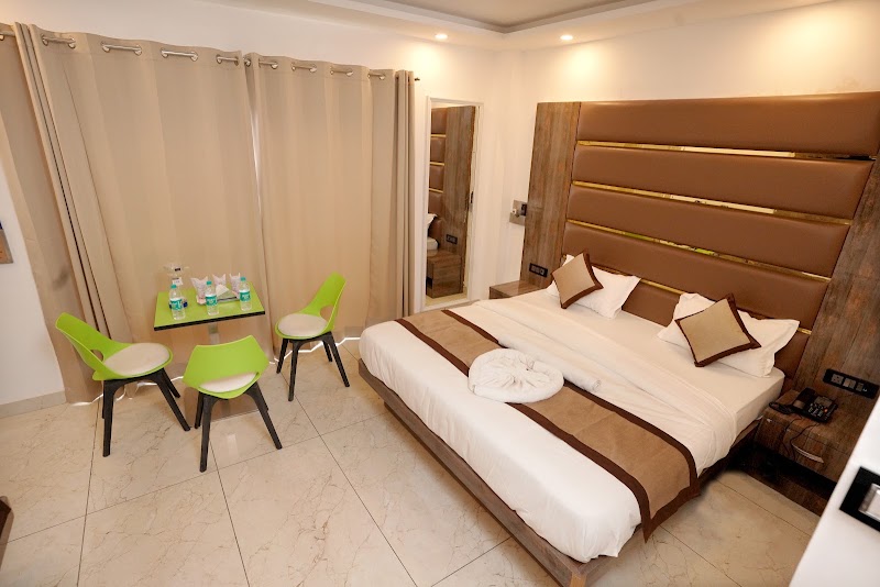 Hotel Silver Inn by PENTAURA - Hotel Silver Inn by PENTAURA Yoga Street, Badrinath Marg, Tapovan, Rishikesh, Uttarakhand 249192, India