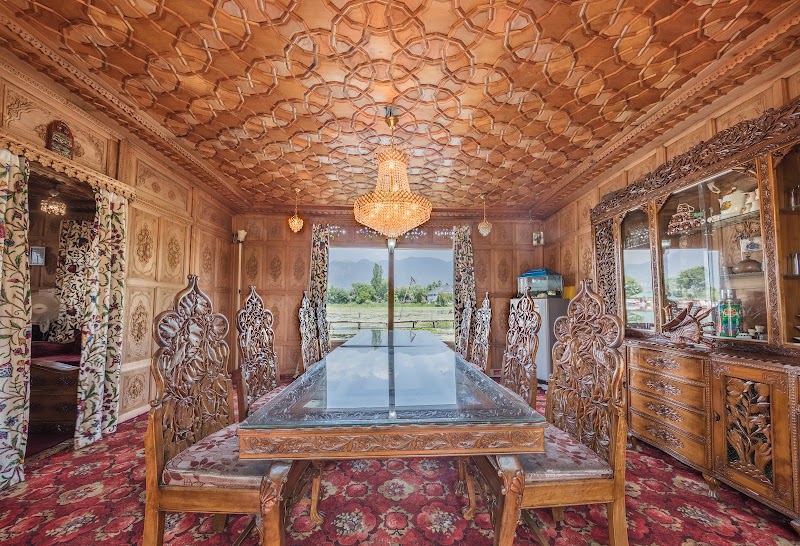 Floating Heaven Best Houseboat In Srinagar - Floating Heaven Best Houseboat In Srinagar Nigeen Lake, ghat no.2 opp., Ashai Bagh Bridge hazratbal road, Nagin Bagh, Srinagar, 190006