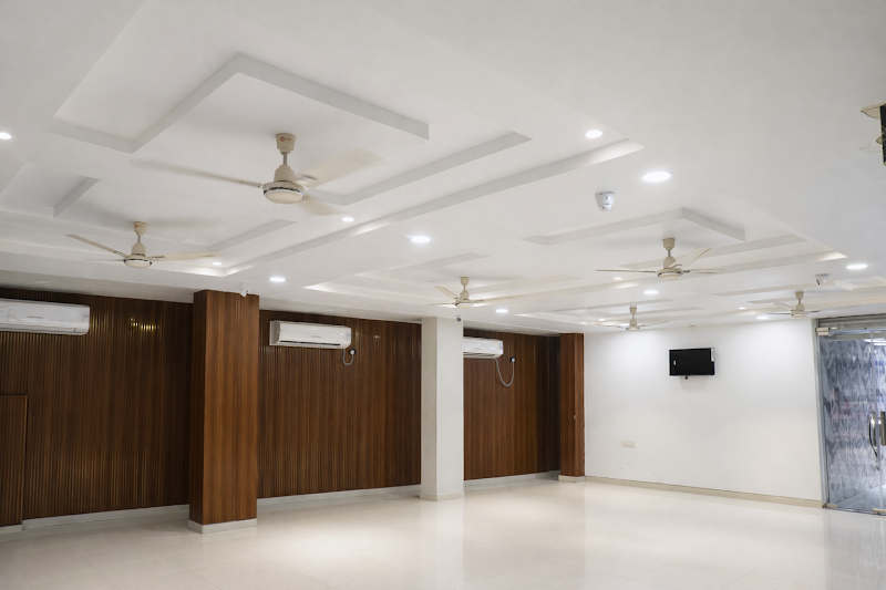 Hotel Emirates Casa - Hotel Emirates Casa beside gauri ivf center hospital, Jagriti Nagar, Fafadih, Raipur, Chhattisgarh 492001, India