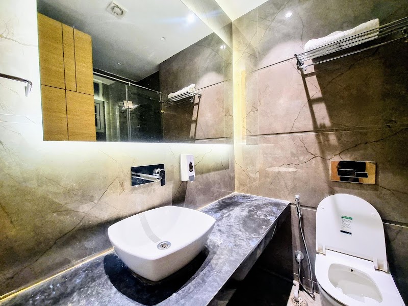 Infinity Stays - Hotel Near Medanta - Infinity Stays - Hotel Near Medanta Plot no. 15, near Medanta hospital, Medicity, Islampur Colony, Sector 38, Gurugram, Haryana 122018, India