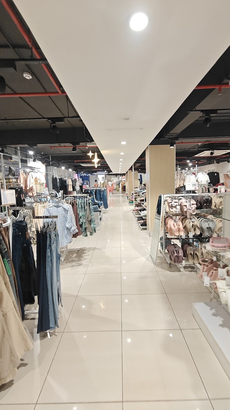 Max - Max No 33/1378/11, Ground Floor, D Mall, Chemmanthoor, Punalur, Kerala 691305, India