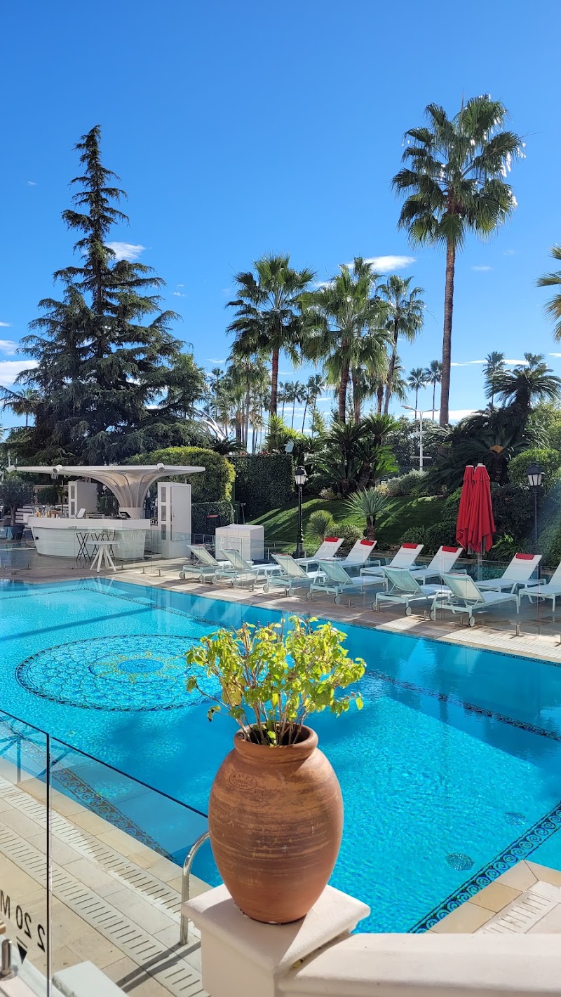 Hotel Barrière Le Majestic Cannes - Hotel Barrière Le Majestic Cannes 10 Bd de la Croisette, 06400 Cannes, France