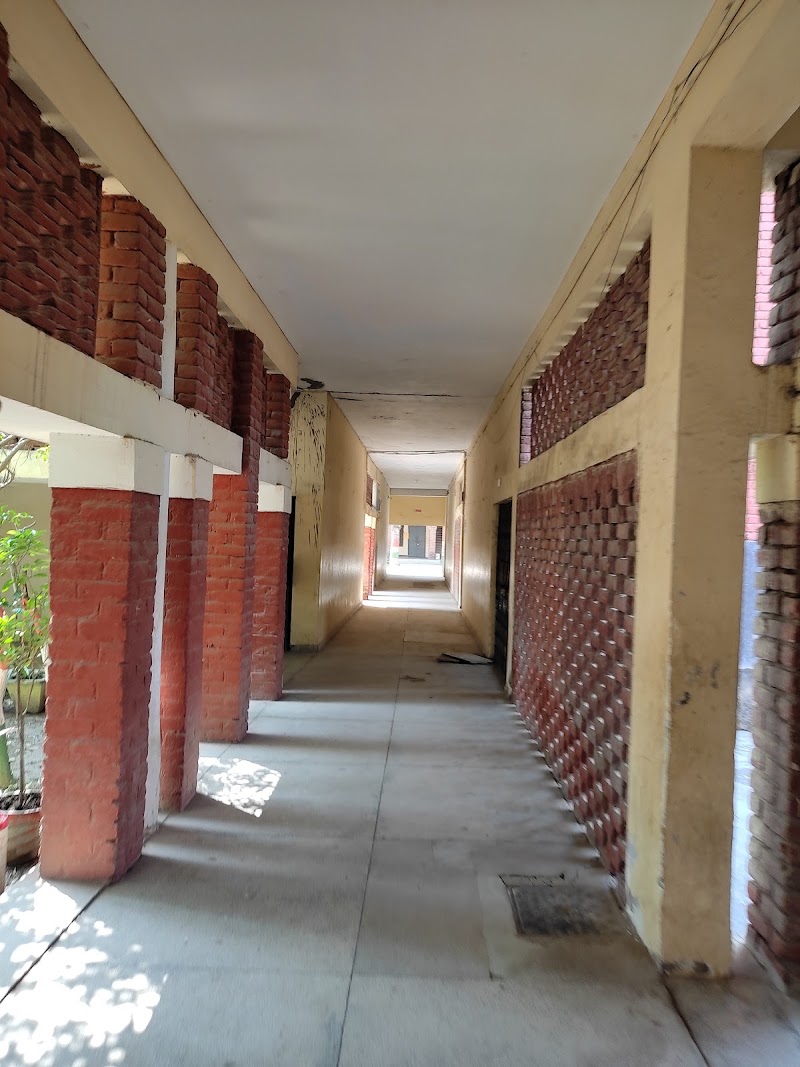 Govt. Model Sr Secondary School 4/7 Urban Estate - Govt. Model Sr Secondary School 4/7 Urban Estate, 1805, 7, Sector 4 Rd, Urban Estate, Huda Colony, Sector 4, Gurugram, Haryana 122006, India