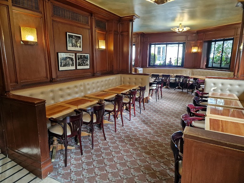 Café de Flore - Café de Flore 172 Bd Saint-Germain, 75006 Paris, France