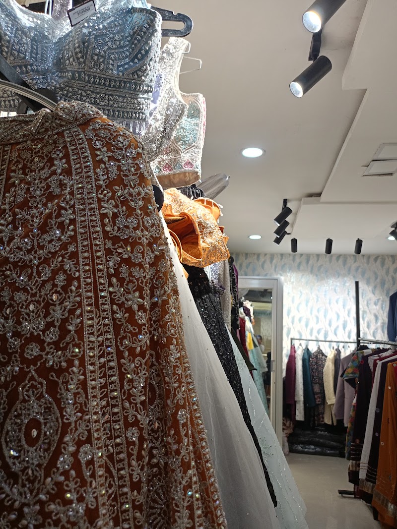 SAJ SAJJA RENTAL DRESSES - SAJ SAJJA RENTAL DRESSES shyam sqaure, near chai govindam and lic office, Pandri, Raipur, Chhattisgarh 492004, India