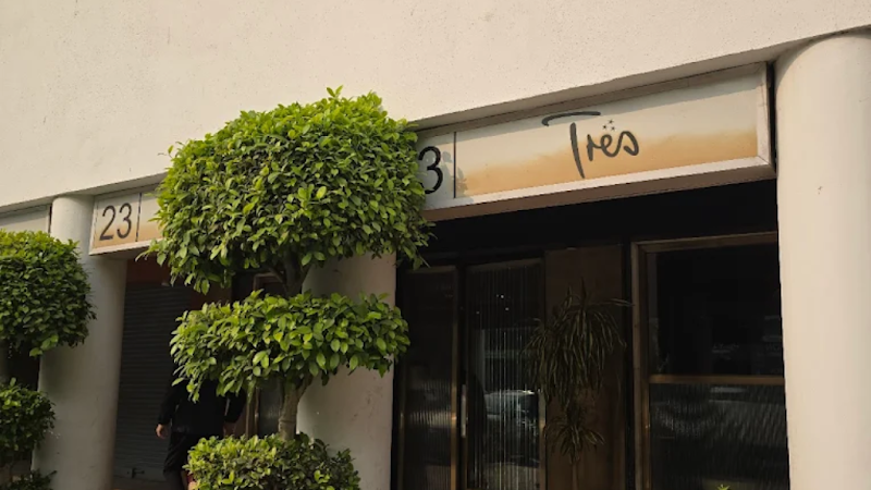 Tres