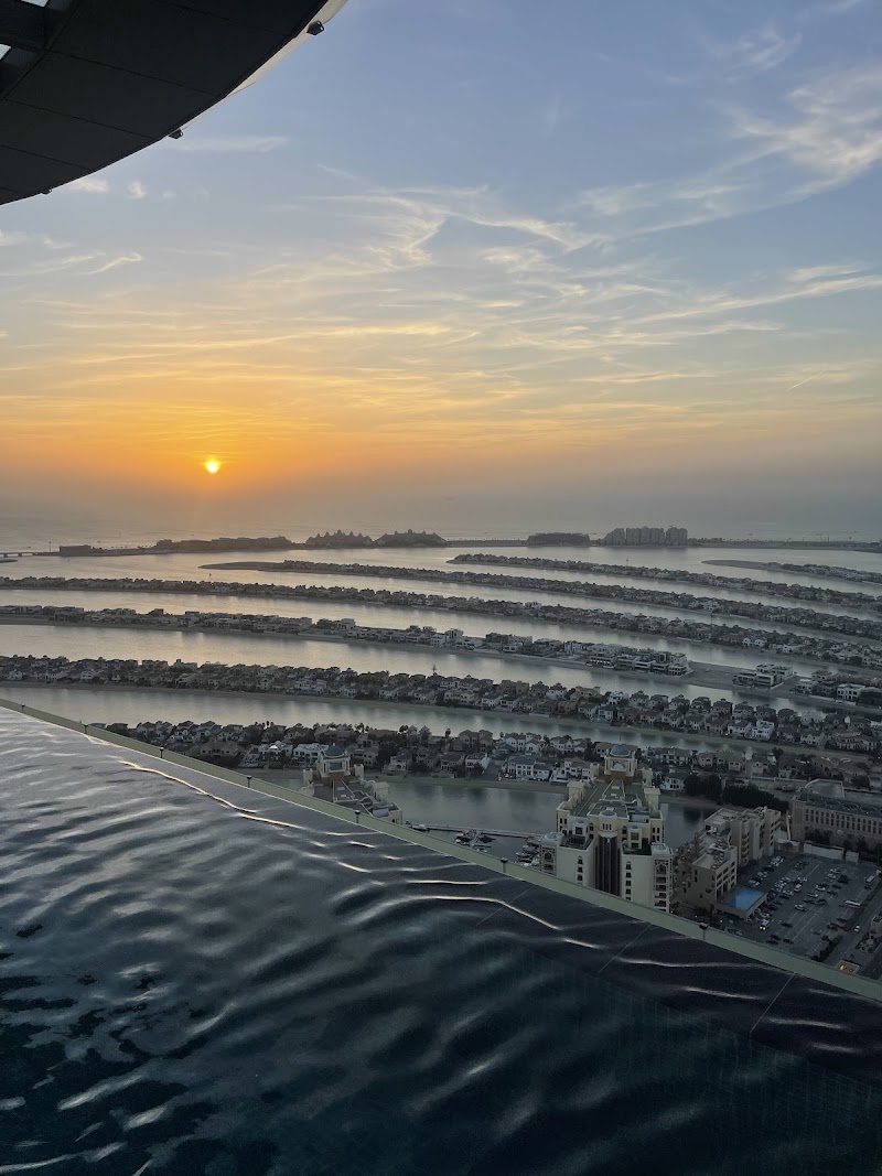 AURA SKYPOOL Dubai - AURA SKYPOOL Dubai Palm Jumeirah, The Palm Tower - 50th Floor - The Palm Jumeirah - Dubai - United Arab Emirates